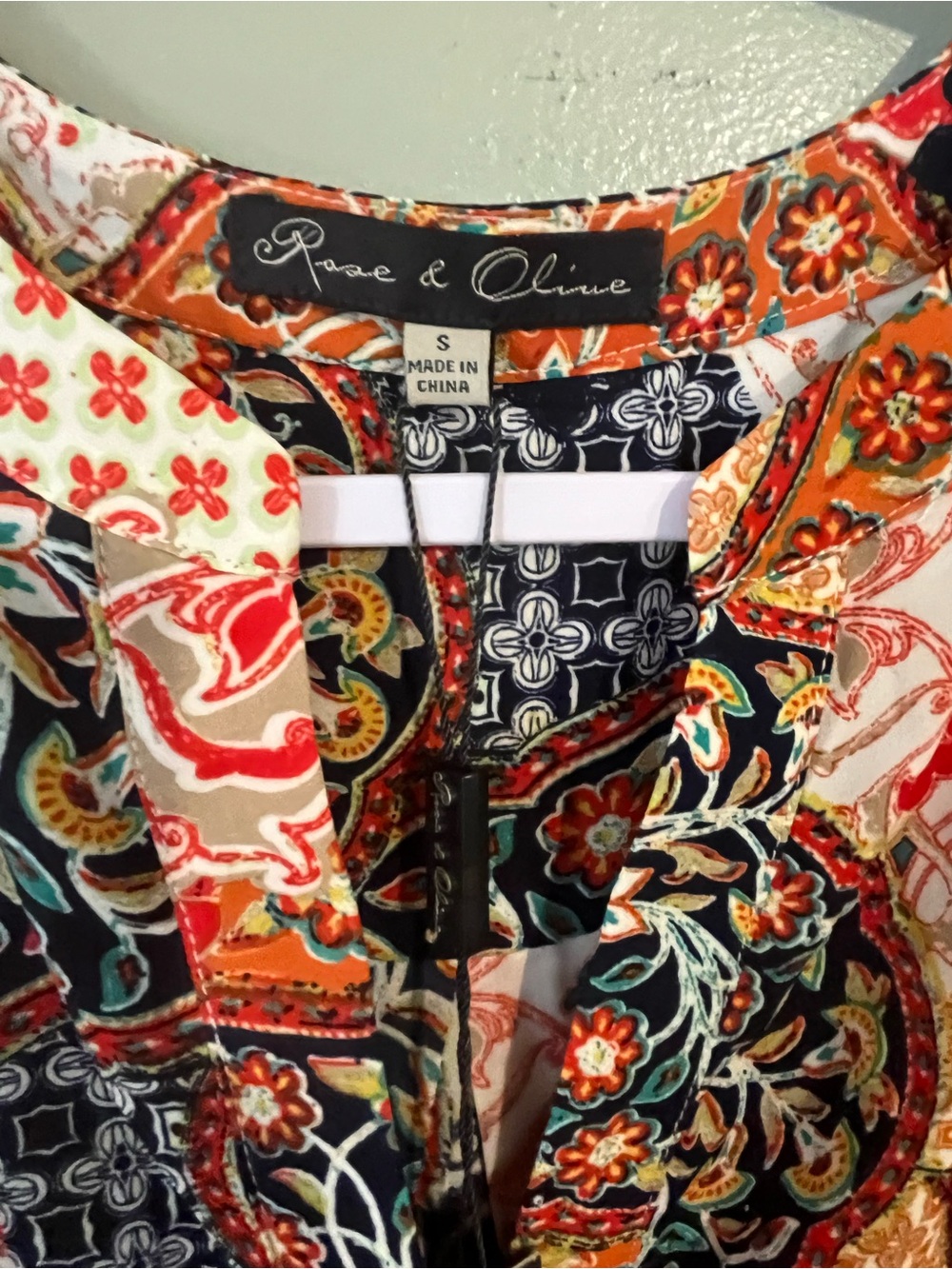 Rose & Olive  Orange Multi Patchwork Print Sleeveless Top Blouse S NWT - Picture 3 of 8